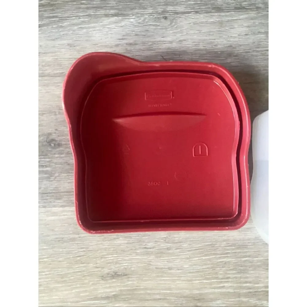 Rubbermaid Dry Food Storage Container White w/ Red Lid Kitchen Pantry Organizer